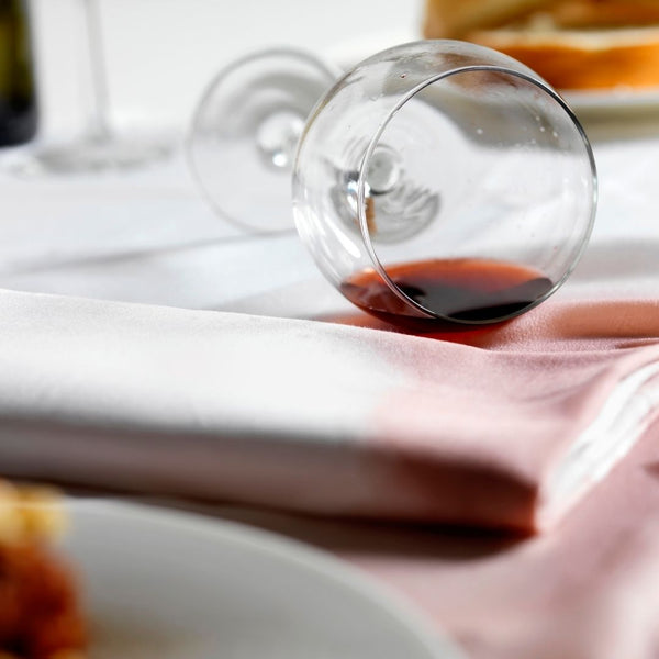Astuce pour enlever tache de vin rouge sur une nappe