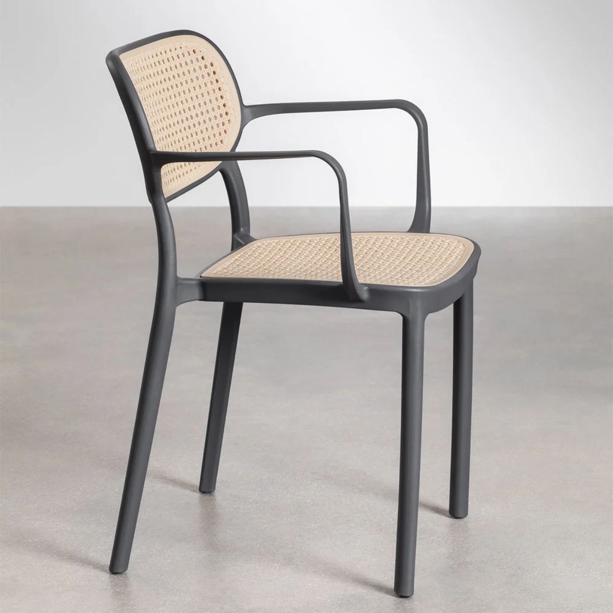 Lot de 4 chaises de jardin SKLUM empilables avec accoudoirs en polypropylène Omara