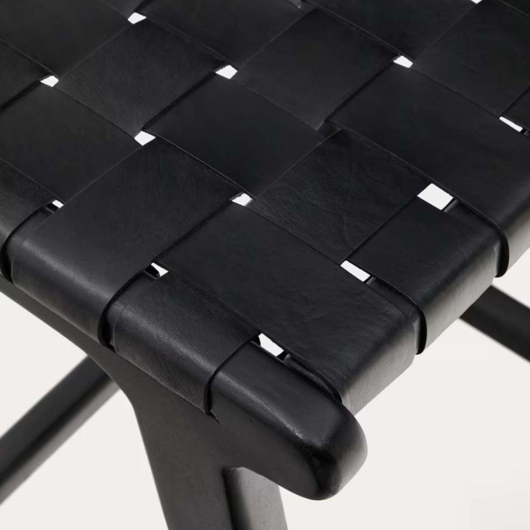 Tabouret Kave Home Calixta en cuir et bois d’acajou noir — 67 cm