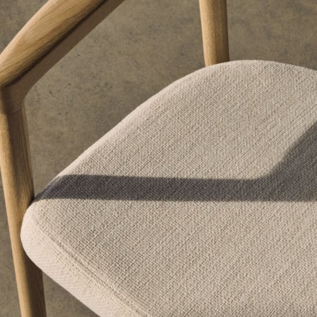 Lot de 6 chaises Alocs KAVE HOME tissu chenille beige déhoussable bois de chêne finition naturelle