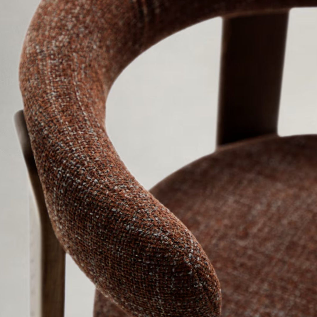 Lot de 2 Chaises Granite KAVE HOME en tissu chenille marron et bois de frêne finition noyer FSC 100%