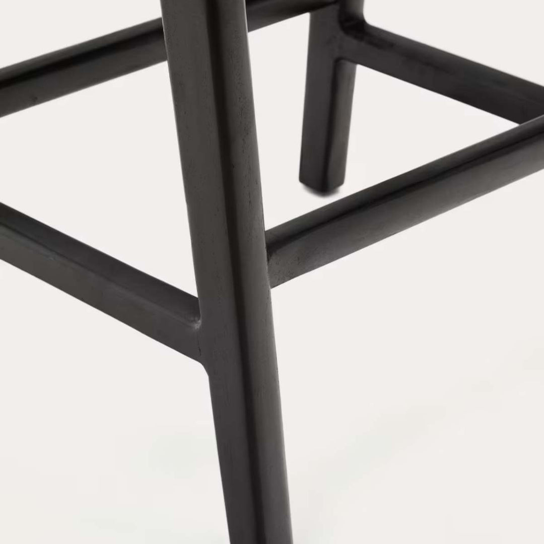 Tabouret Kave Home Calixta en cuir et bois d’acajou noir — 67 cm