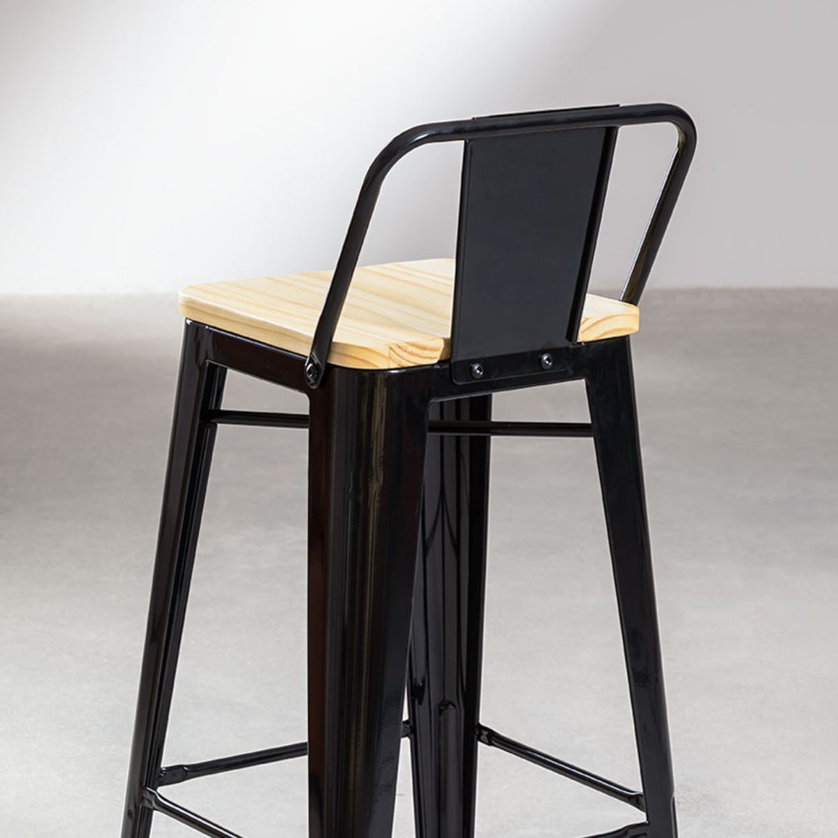 Lot de 4 tabourets hauts SKLUM avec dossier en acier Lix