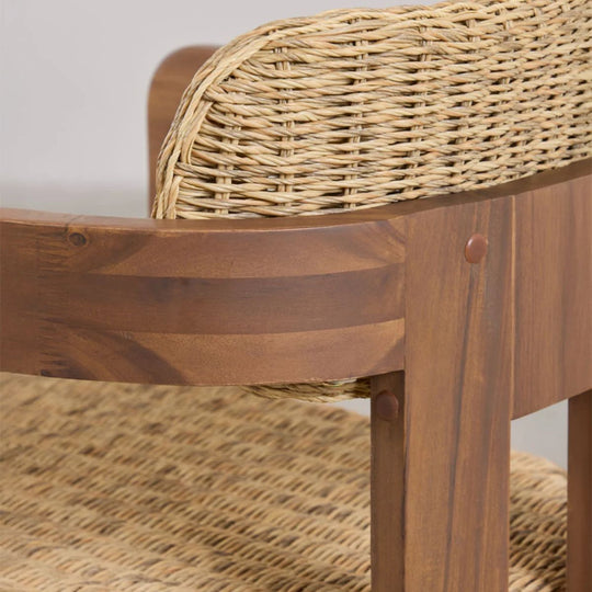 Lot 2 chaises de jardin SKLUM Ginara avec accoudoirs en bois d’acacia et rotin synthétique
