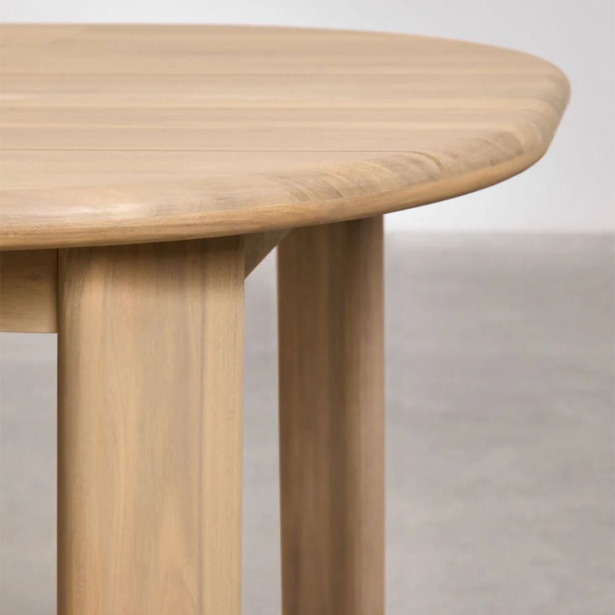 Table de jardin ovale SKLUM en bois d'acacia ULENO 240x100 cm