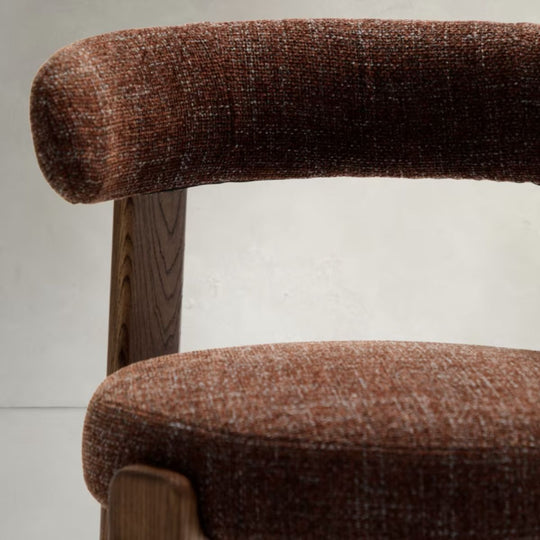 Lot de 2 Chaises Granite KAVE HOME en tissu chenille marron et bois de frêne finition noyer FSC 100%