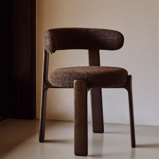 Lot de 2 Chaises Granite KAVE HOME en tissu chenille marron et bois de frêne finition noyer FSC 100%