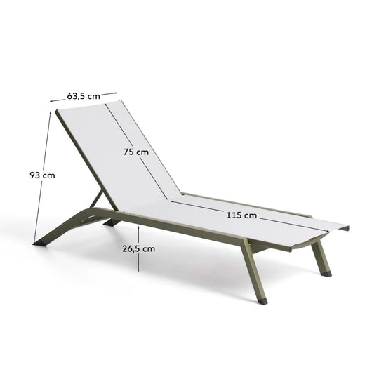 Lot de 2 Bains de soleil empilable Kave Home Capraia en aluminium vert et textilène beige.