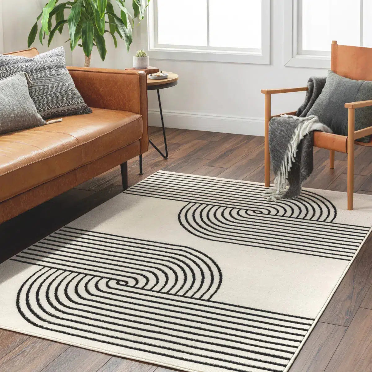 Tapis SURYA Constance rétro, motif arcs concentriques, blanc cassé et noir