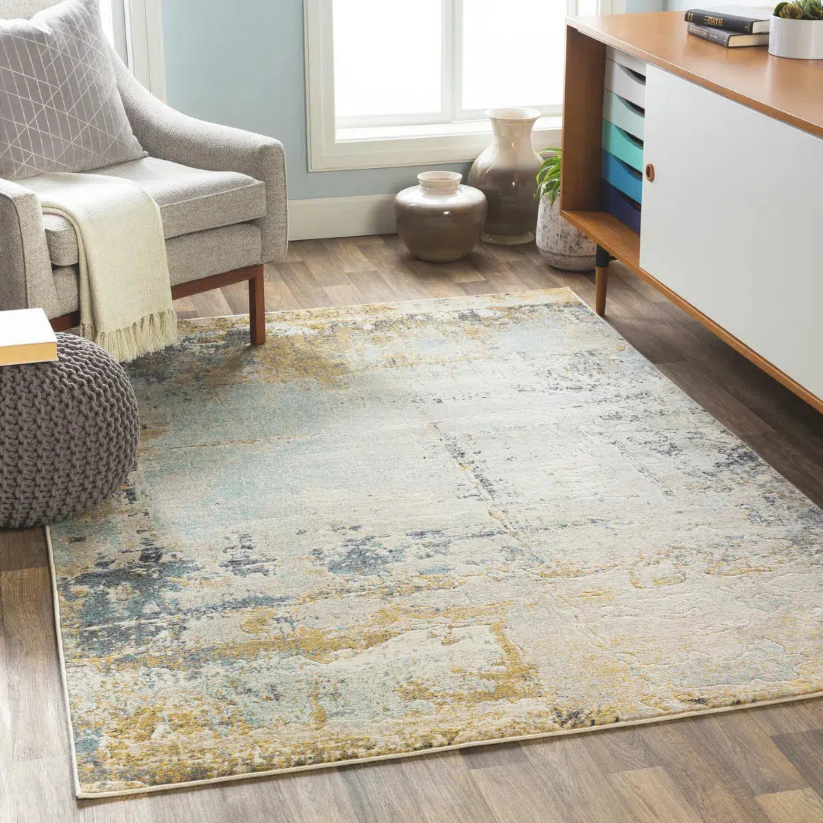 Tapis SURYA Bellatrix moderne, motif abstrait patiné beige, moutarde et bleu ciel