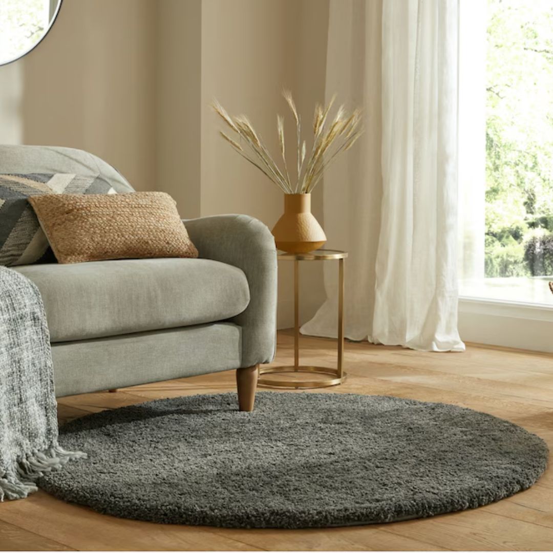 Tapis shaggy rond gris foncé