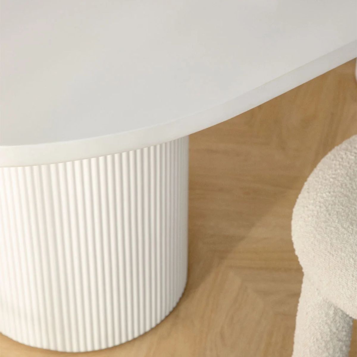 Table de salle à manger ovale SKLUM 220x100 cm en ciment Velia