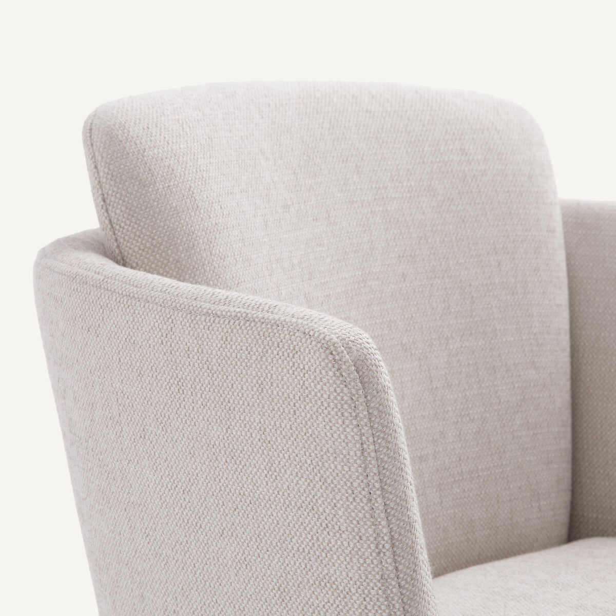 Fauteuil AM.PM avec pied chêne et tissu natté Jabote