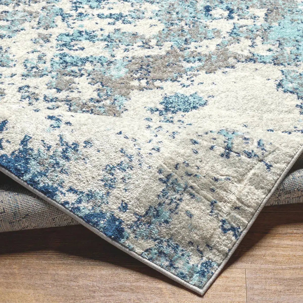 Tapis SURYA Sarah moderne, motif abstrait effet aquarelle bleu, gris et blanc, vue 3