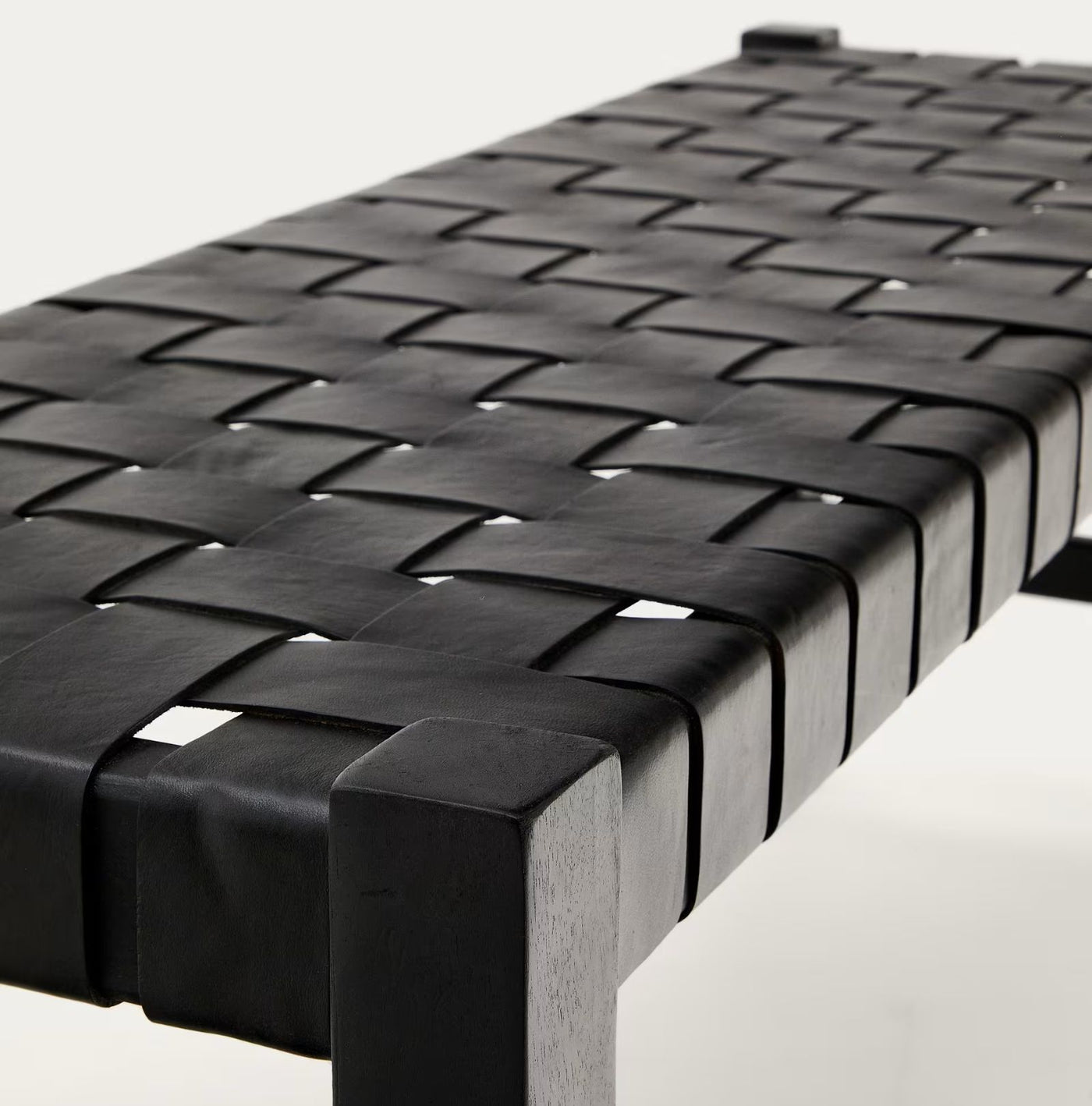 Banc Calixta en cuir et bois de acajou avec finition noire 120 cm KAVE HOME