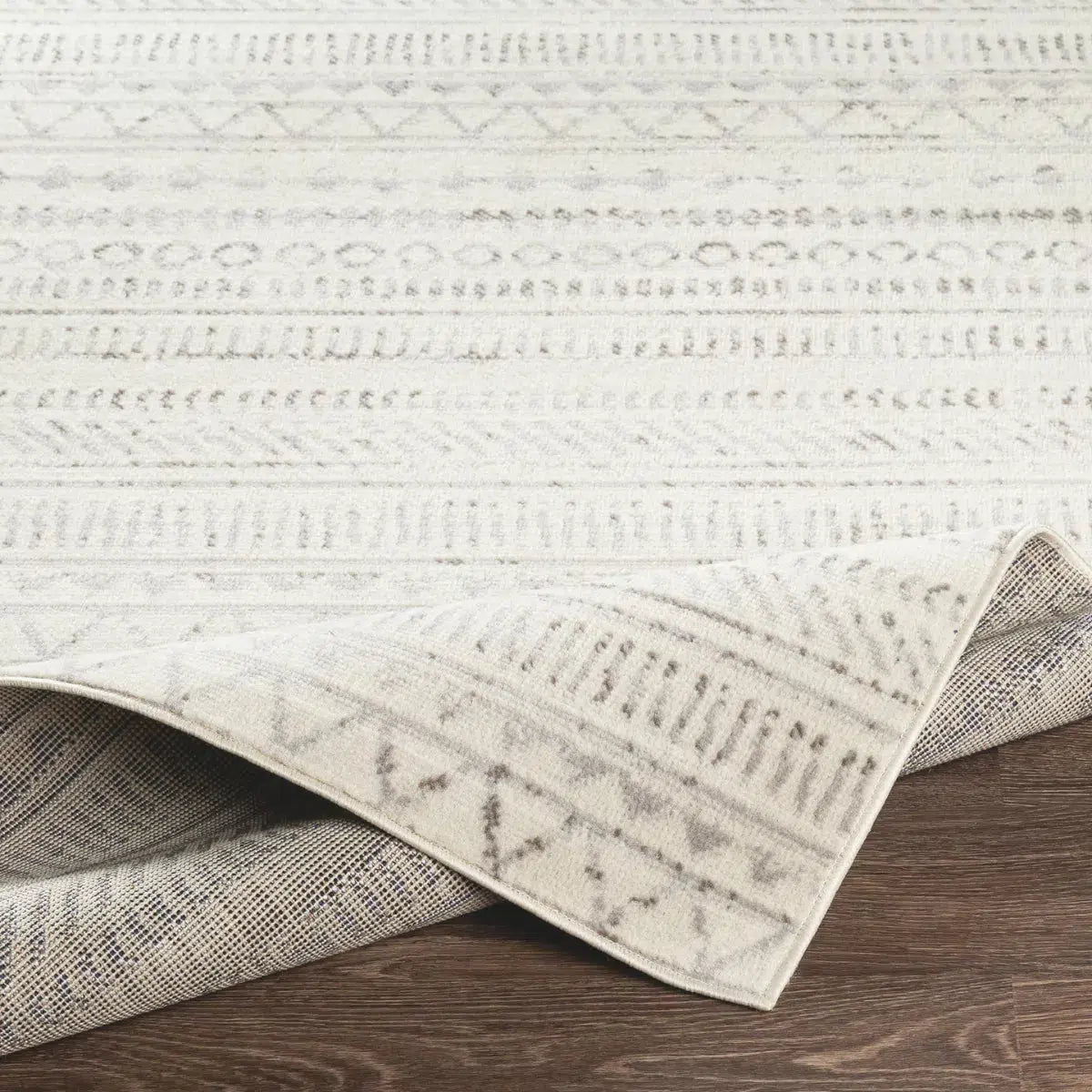 Tapis SURYA Bianca scandinave, motif géométrique en bandes grises sur fond blanc cassé, vue 3