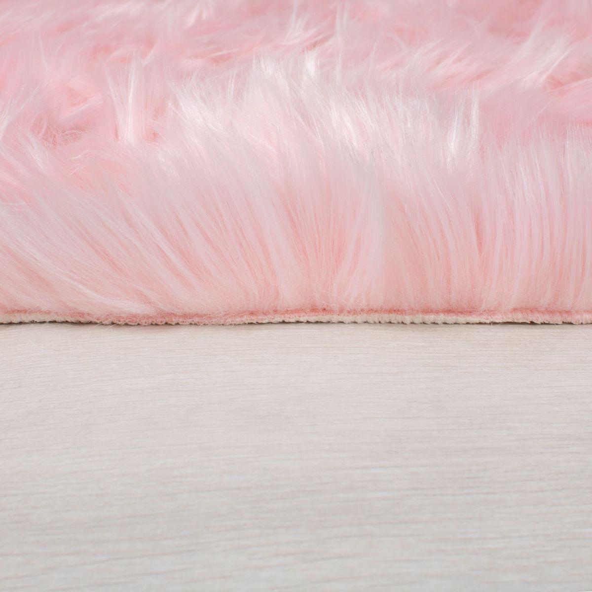 Tapis effet fourrure rose