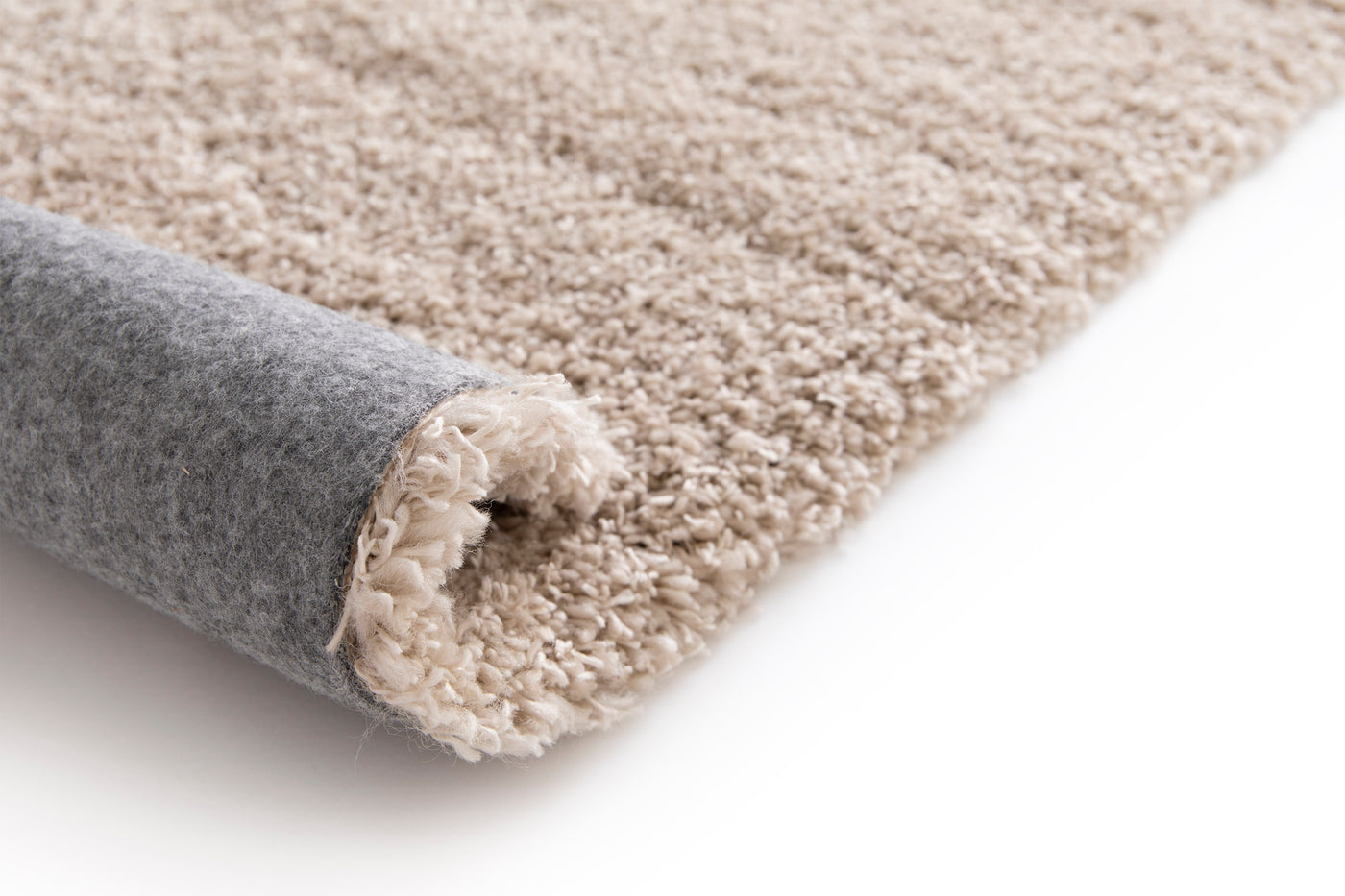 tapis poils longs - cloud. Vue 12 du tapis montrant des détails angle.#couleur_beige