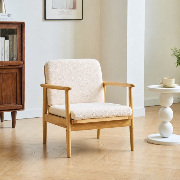 Fauteuil de salon Nordlys en bois massif et bouclettes blanches SURABAYA