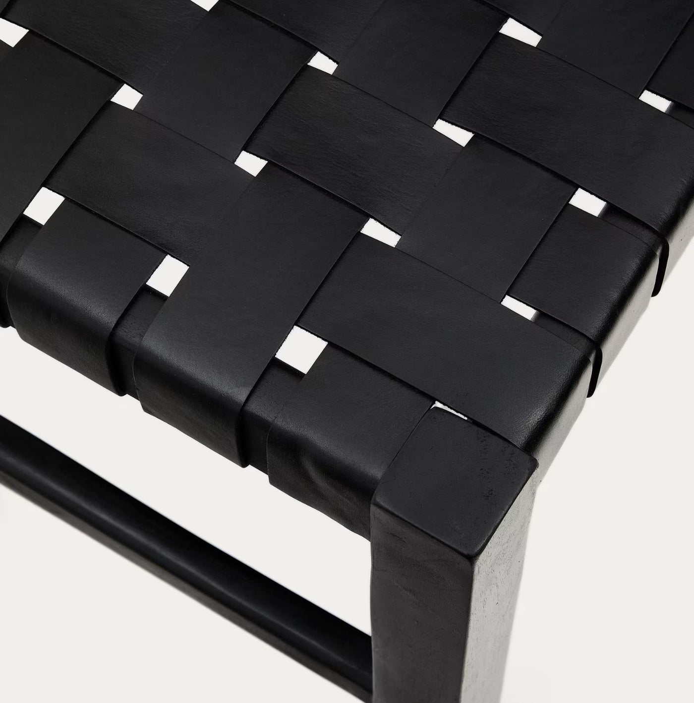 Banc Calixta en cuir et bois de acajou avec finition noire 120 cm KAVE HOME