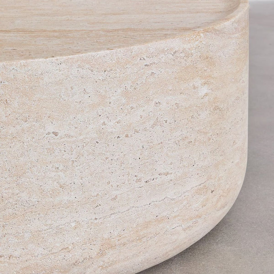 Table basse ronde SKLUM Ø80 cm en aspect ciment travertin Darwys