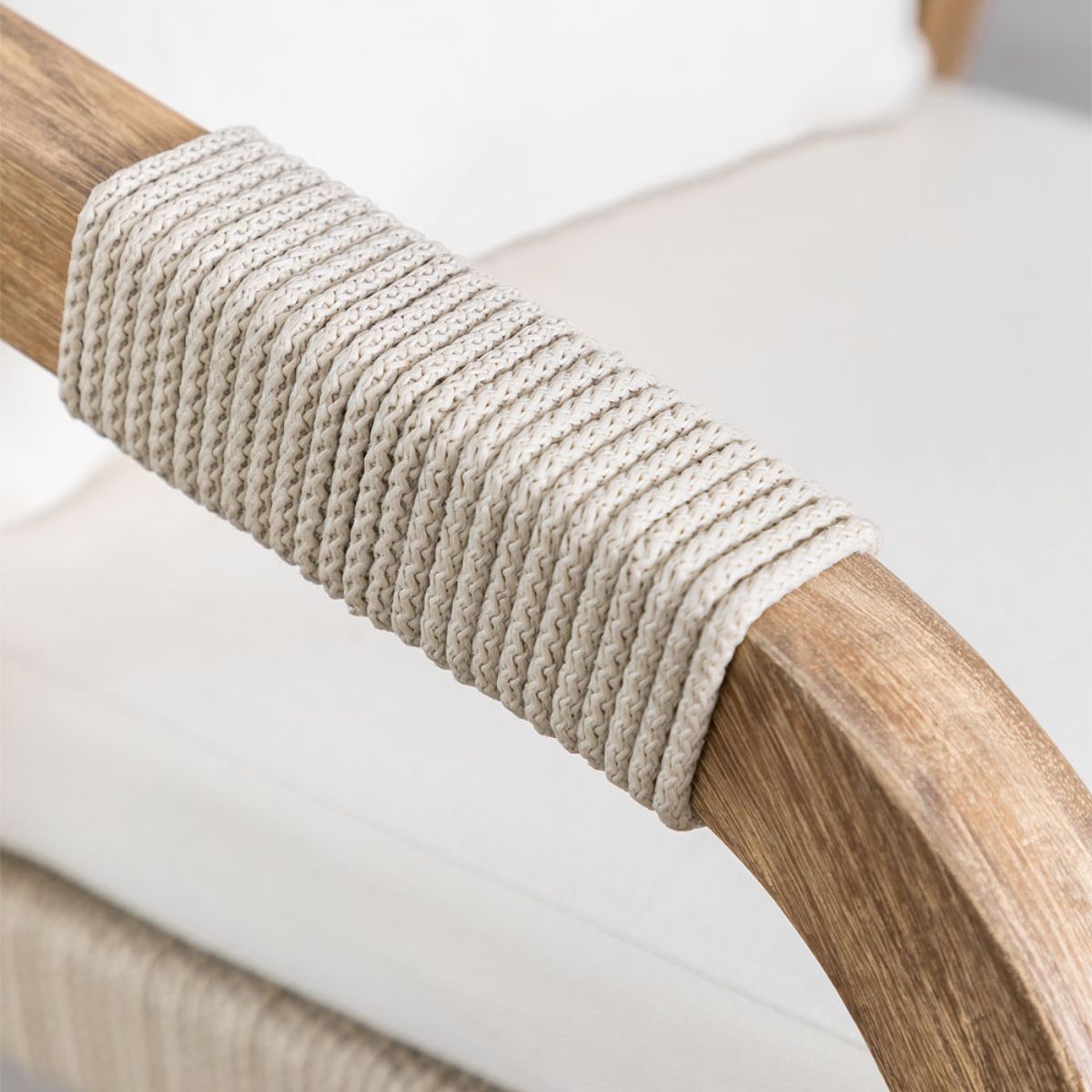 Lot de 2 Chaises SKLUM de Jardin avec Accoudoirs en Bois d'Acacia Dubaï