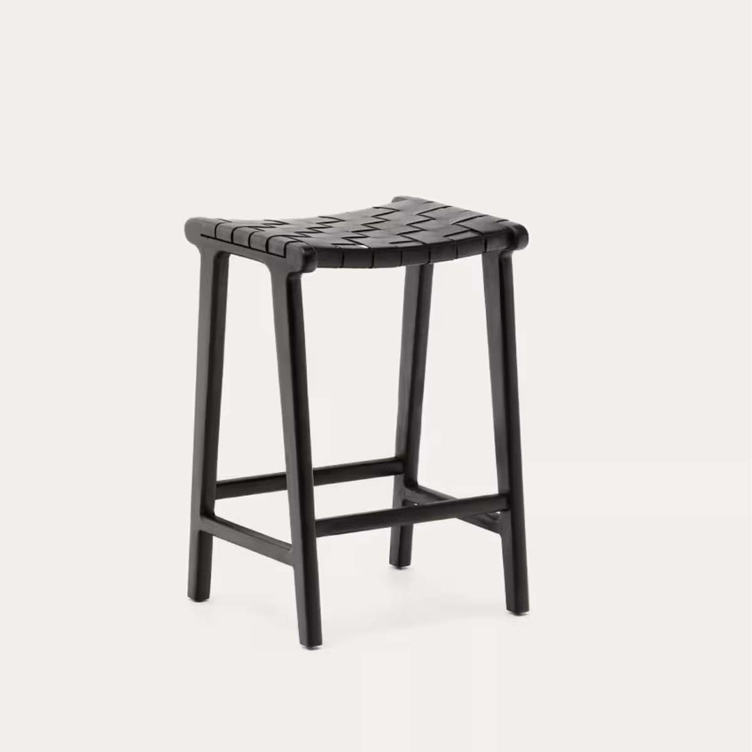 Tabouret Kave Home Calixta en cuir et bois d’acajou noir — 67 cm