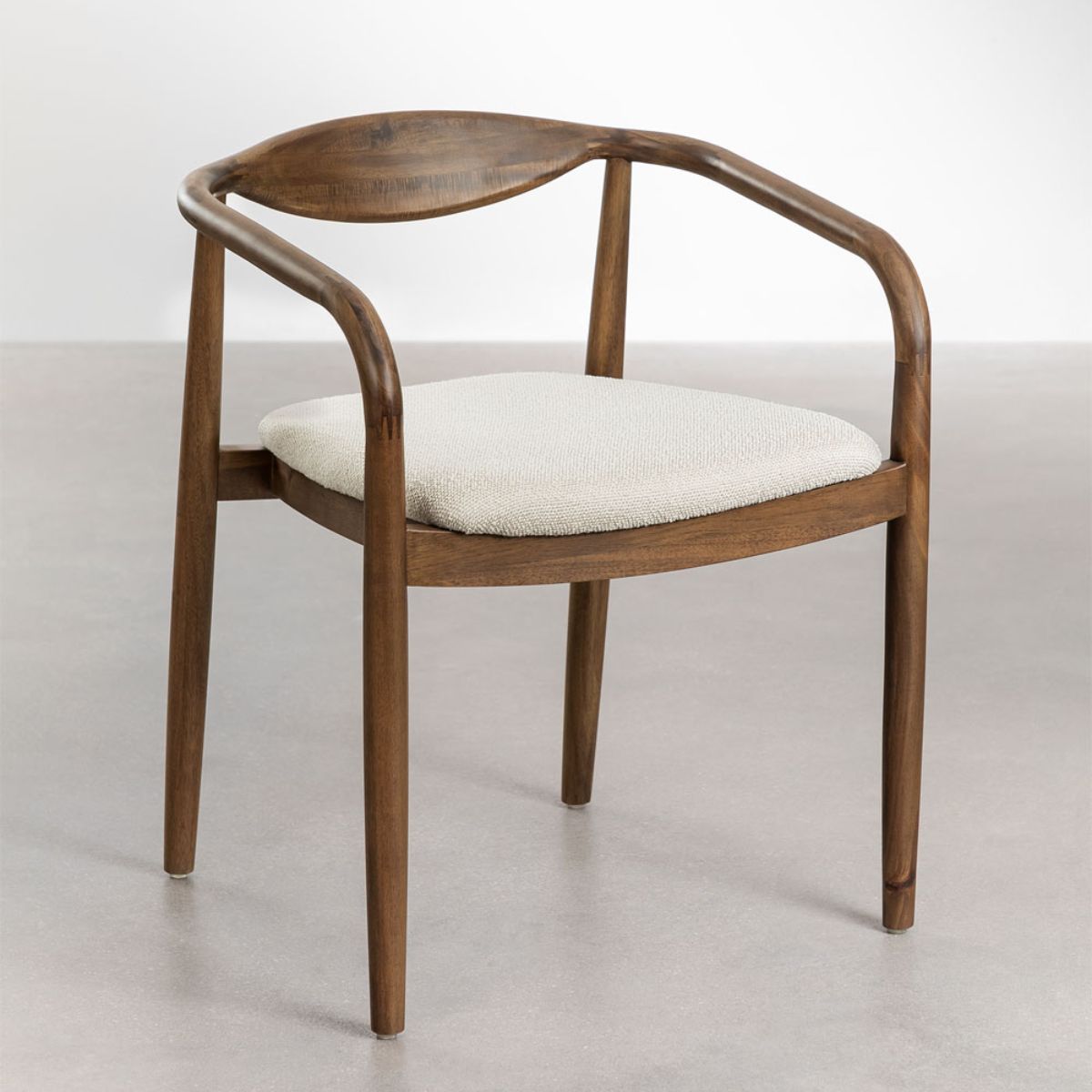 Lot de 2 chaises SKLUM en bois d'acacia et tissu bouclé Mallory