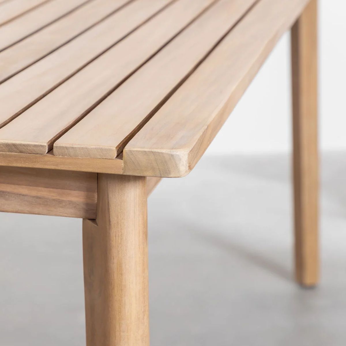 Table de jardin SKLUM en bois d'acacia Kaela 180x90cm