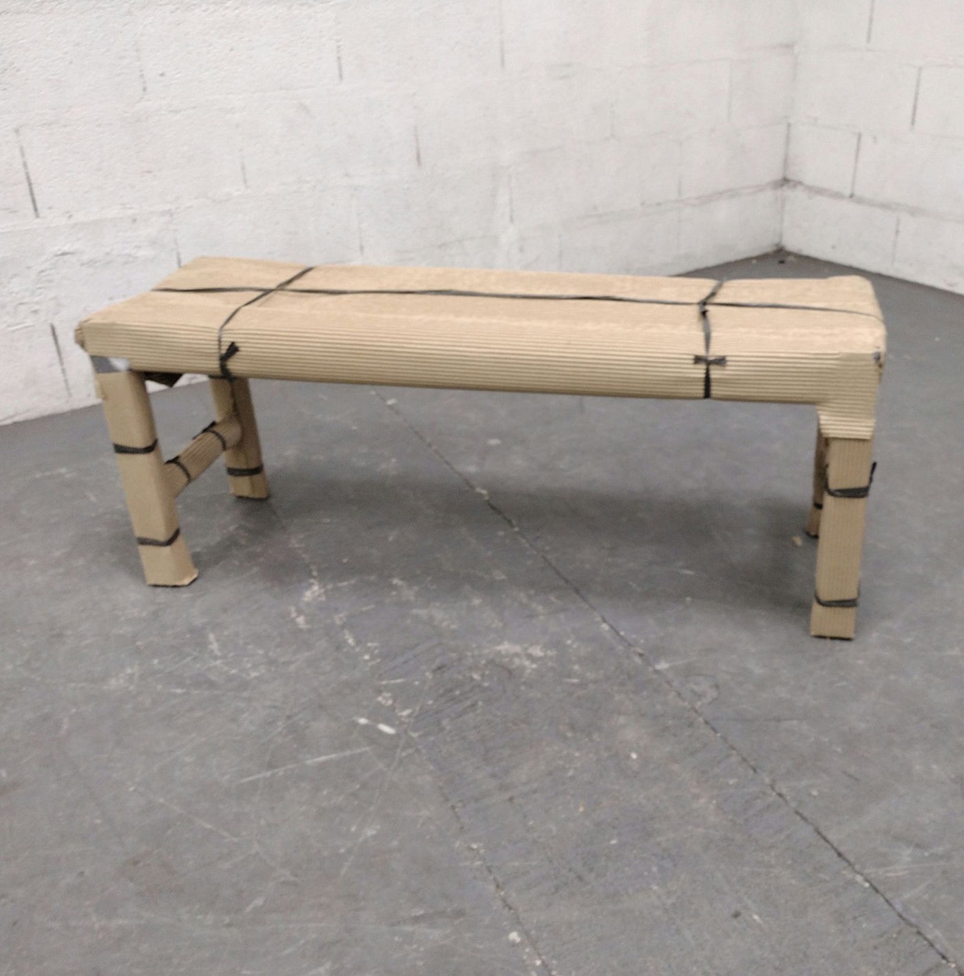 Banc Calixta en cuir et bois de acajou avec finition noire 120 cm KAVE HOME