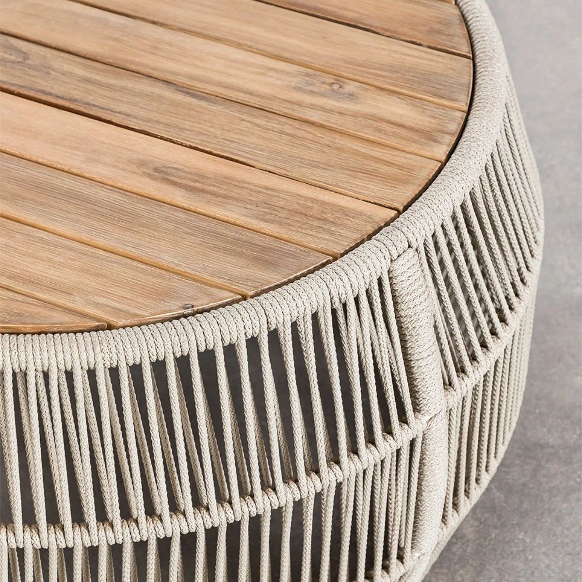 Table basse de jardin SKLUM ronde Ø80 cm en aluminium et bois d'acacia Krot