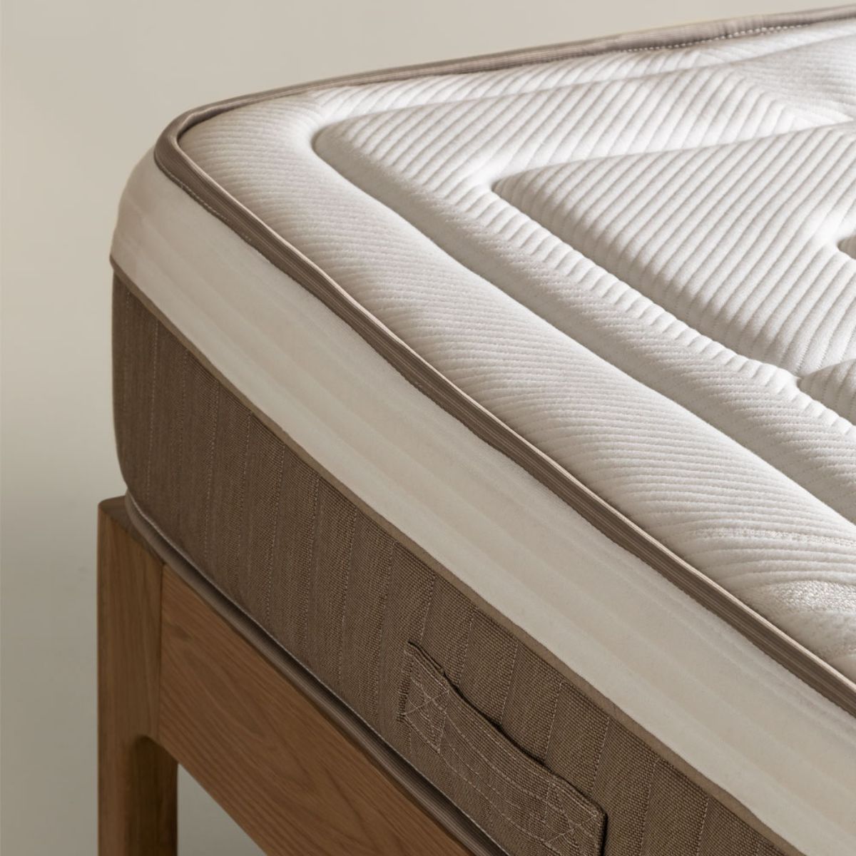 Matelas SKLUM viscoélastique à ressorts ensachés 180x200 cm Benoite