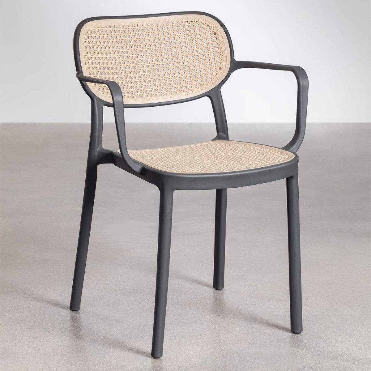 Lot de 4 chaises de jardin SKLUM empilables avec accoudoirs en polypropylène Omara