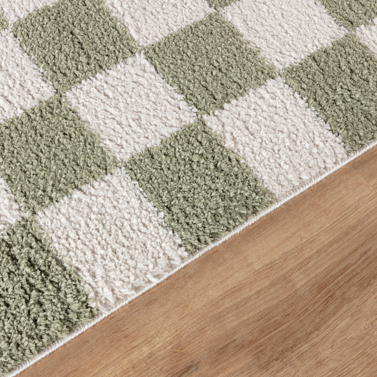 Tapis shaggy Surya Izaline moderne, motif à carreaux en relief vert gazon et beige clair, vue 3
