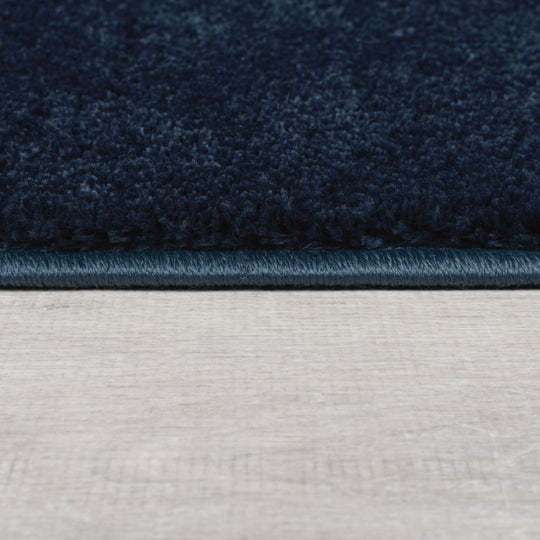 Tapis shaggy bleu marine poils courts