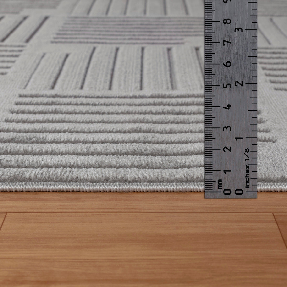 Tapis SURYA Curico scandinave, motif carrés striés en relief, gris, vue 8