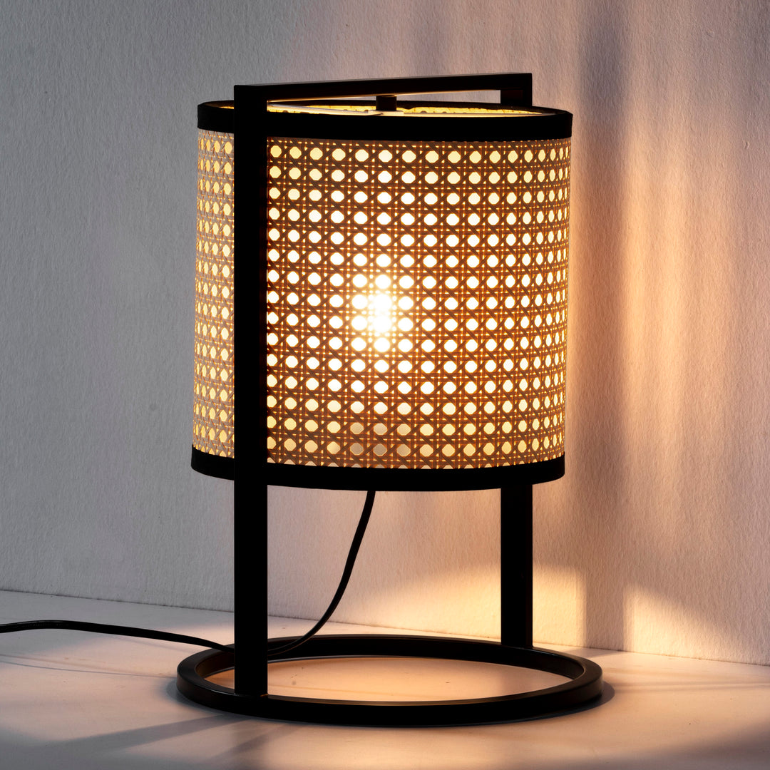 Lampe à poser en rotin synthétique