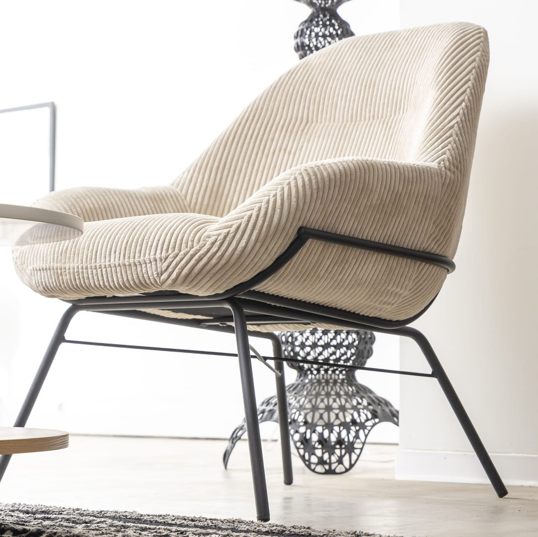 Fauteuil design en velours cotele beige