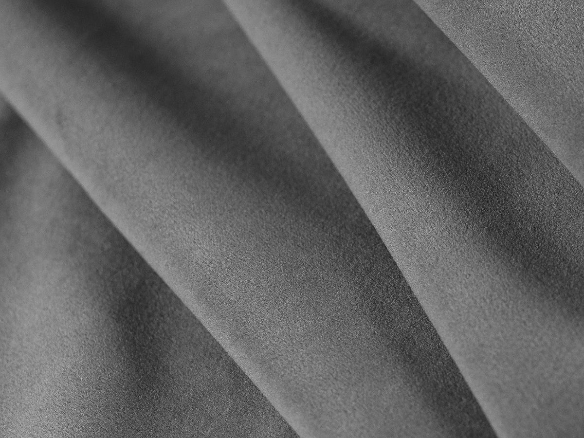 Tête de lit CXL by Christian Lacroix Alpilles en velours gris clair 200x200cm — photo produit