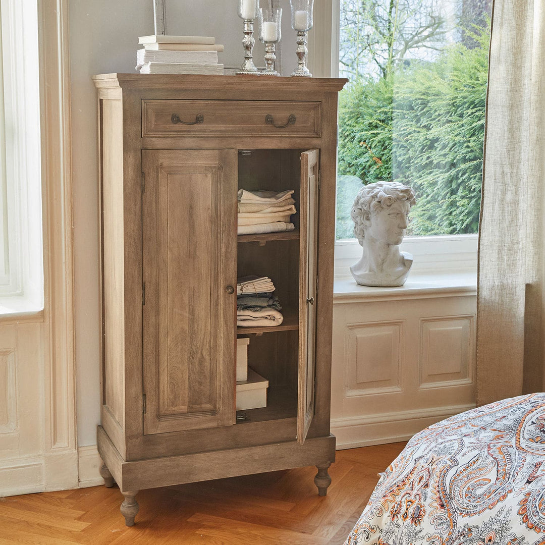 Armoire Loberon BORTONI marron avec pieds — photo produit