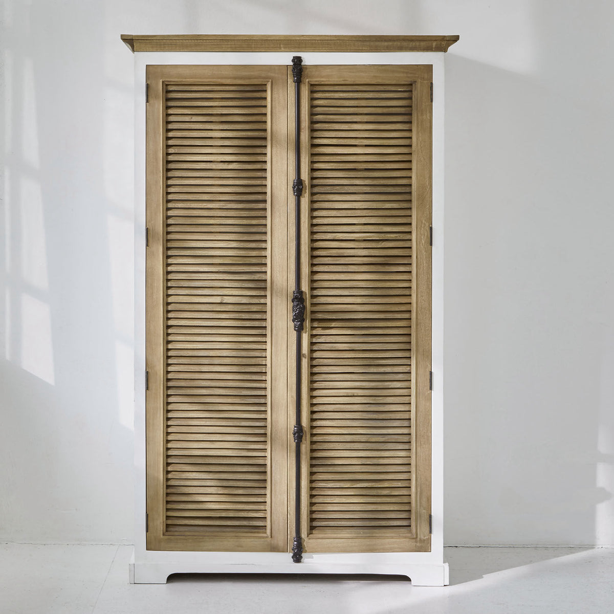 Armoire LOBERON Comtois en bois marron blanc — photo produit