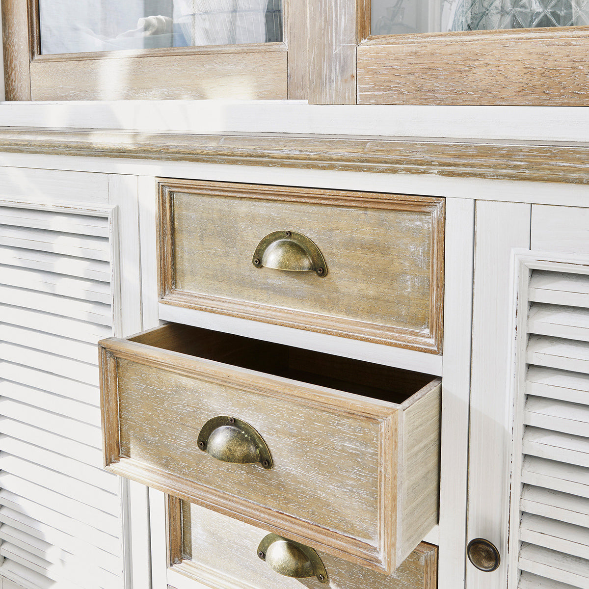 Armoire LOBERON Moosehide en bois blanc vieilli — photo produit