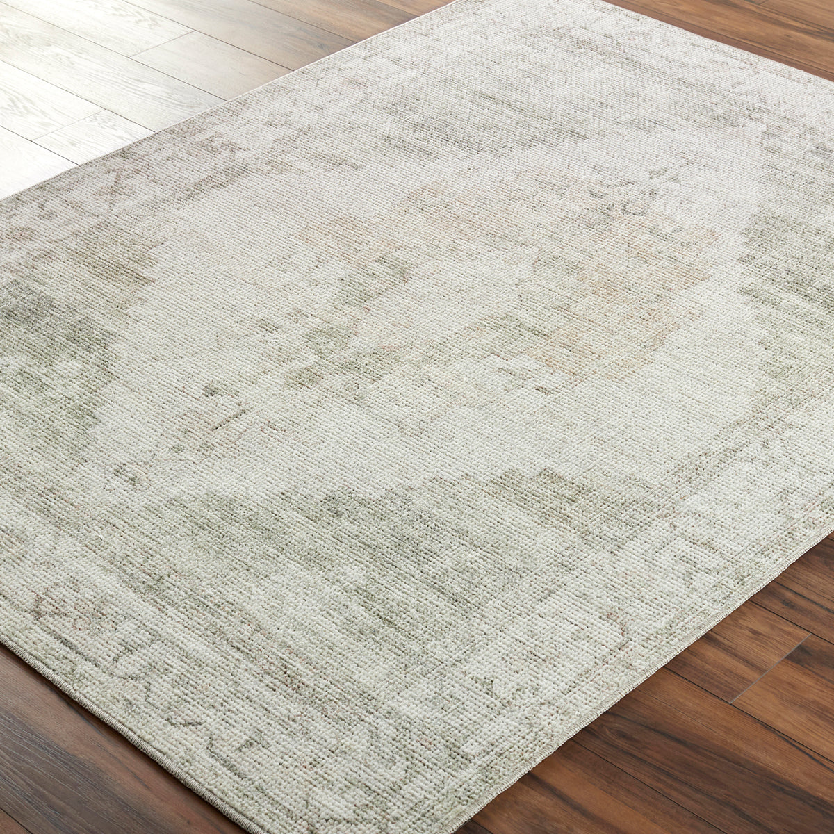 Tapis Surya x Becki Owens Luca vintage oriental, motif délavé vert sauge, ivoire et beige, vue 6