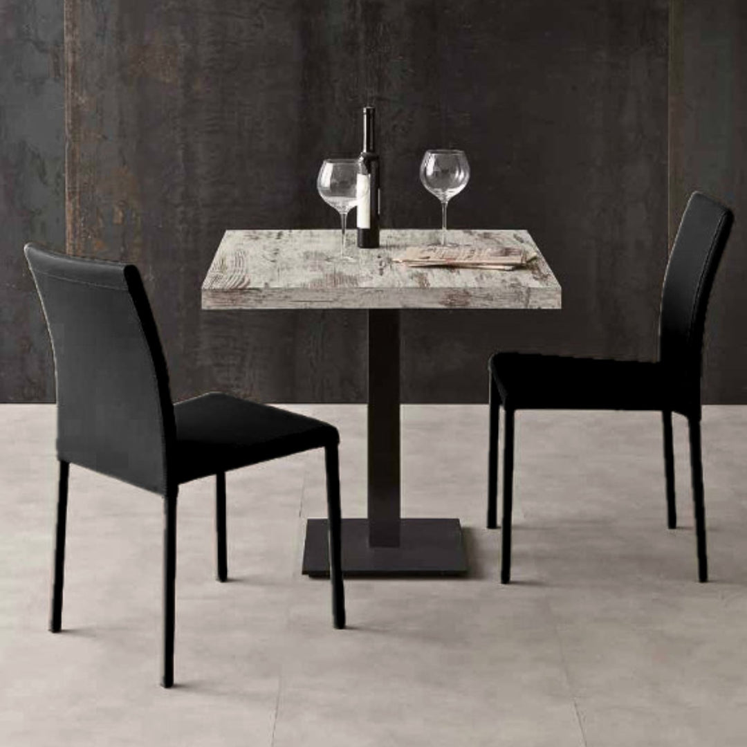 Lot de 4 Chaises LES TENDANCES Jazon en faux cuir Noir
