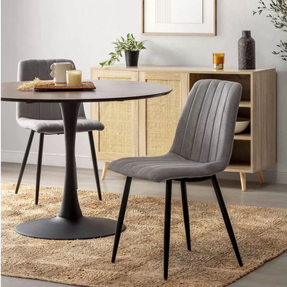 Lot de 4 chaises Sagi tapissées de tissu gris- léger défaut