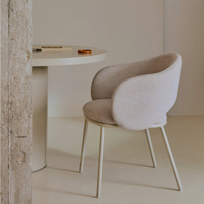 Lot de 2 Chaises KAVE HOME Maina beige et pieds en acier beige FSC Mix Credit