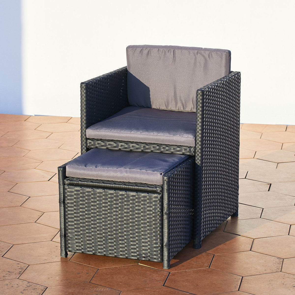 chaise avec pouf encastrable noir et gris