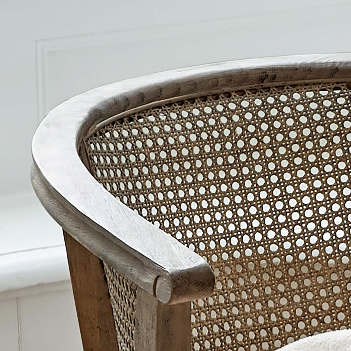 Chaise cannée LOBERON Curbigny beige — photo produit