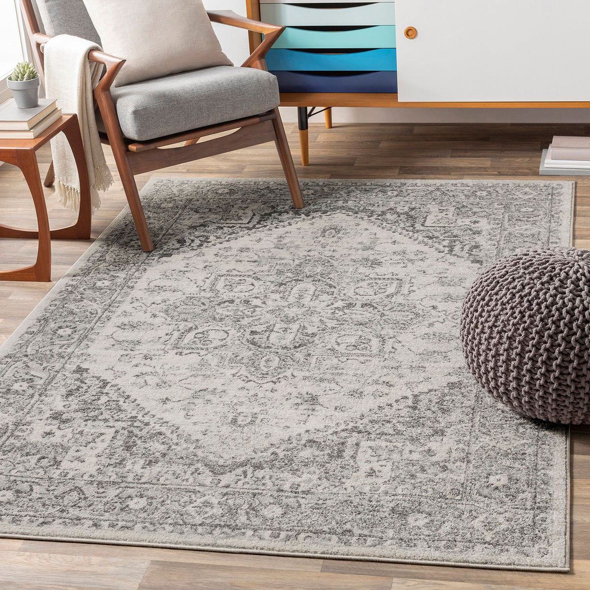 Tapis SURYA Farah vintage oriental, médaillon délavé gris et blanc cassé, vue 7