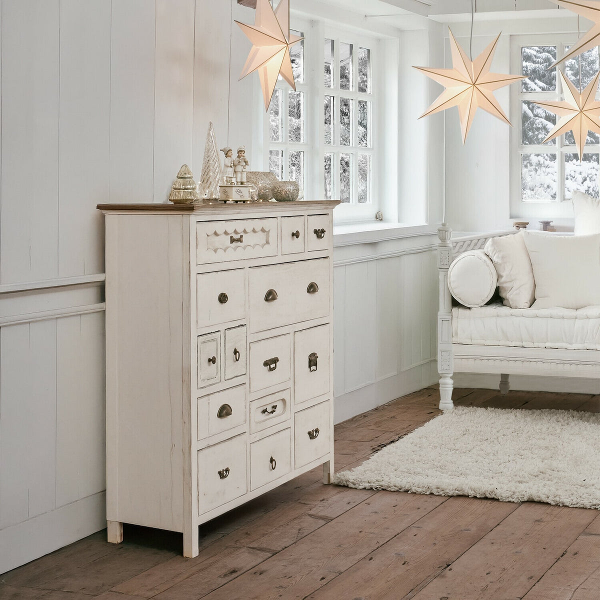 Commode Grayson blanc vieilli plateau bois LOBERON — photo produit